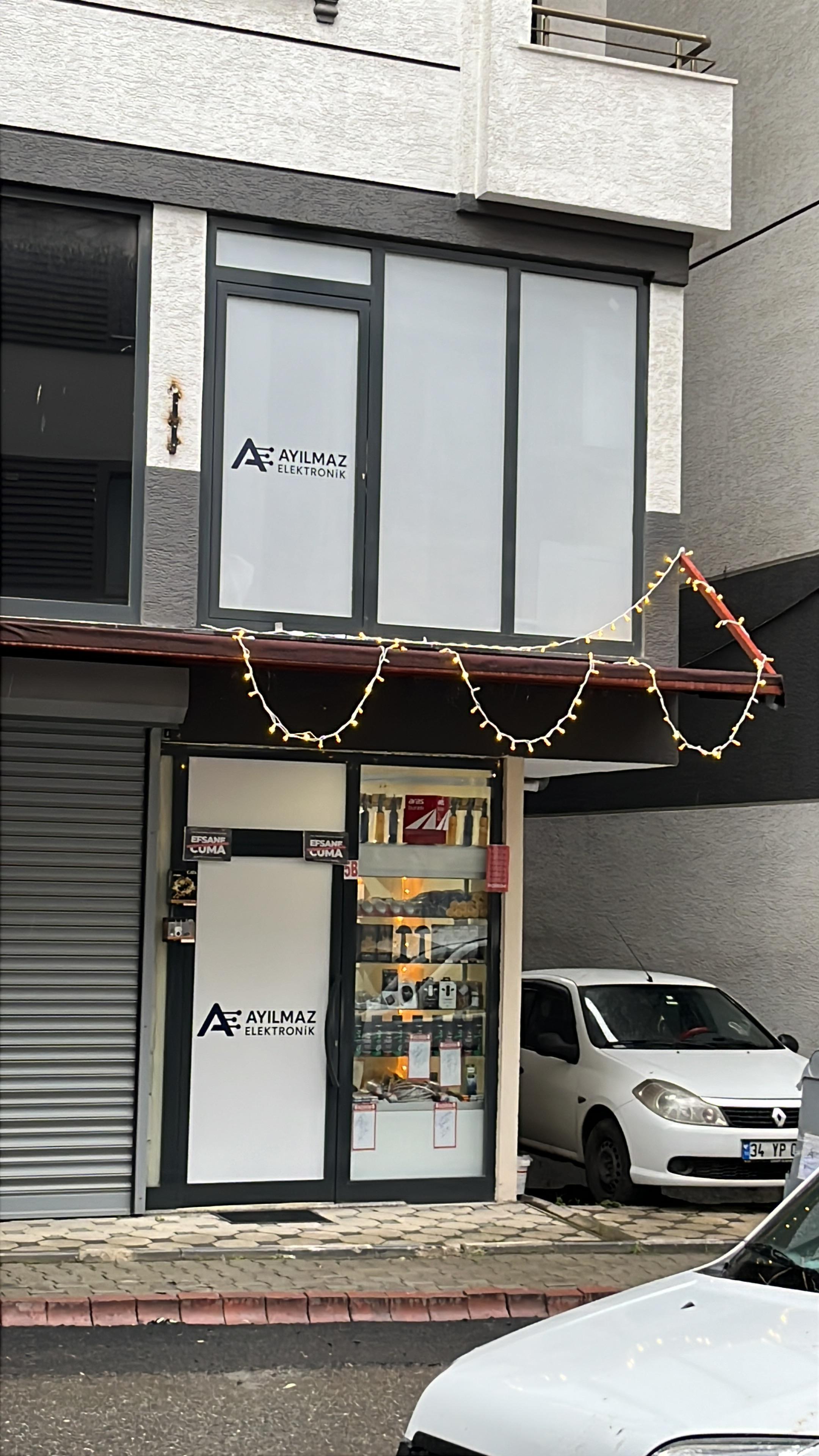 Ayılmaz Elektronik mağaza dış görünümü, gündüz